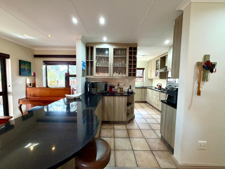4 Bedroom Property for Sale in Herolds Bay Western Cape